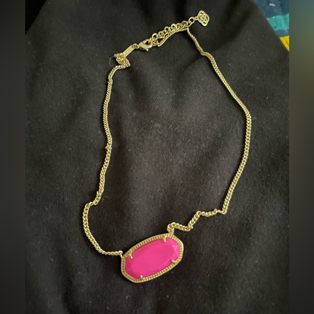 Kendra Scott necklace